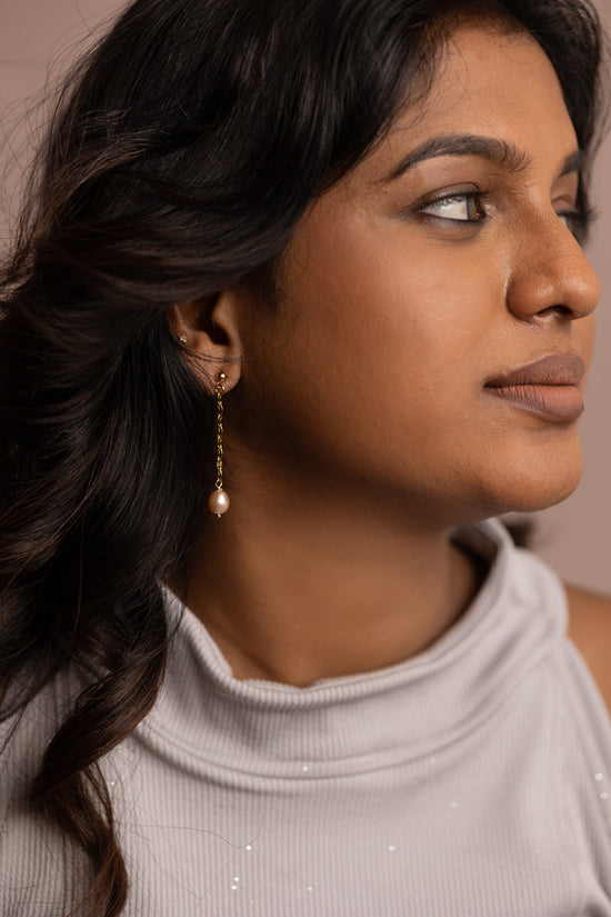 Mauve Pearl Drop Thread Earring