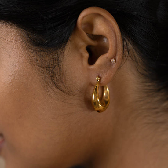 Oval curved Hoop Earring