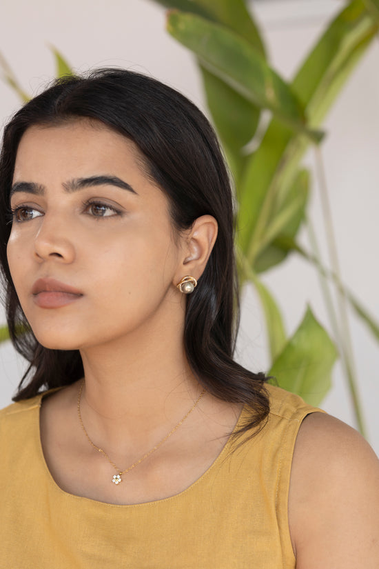 Twisted Flower Grey Pearl Earring