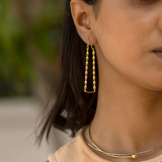 Spiralled Triangle Hoop