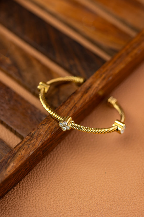 Studded Clover in a Twisted Bracelet