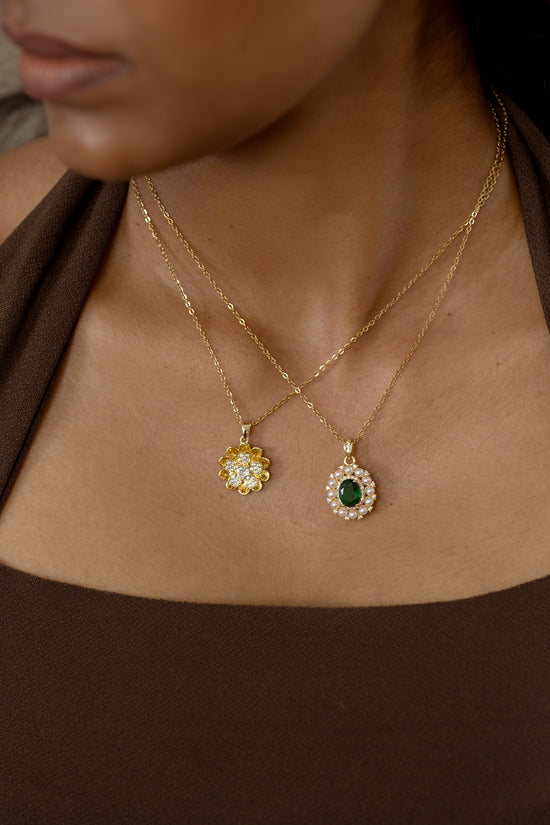 Curved in Flower Studded Pendant Necklace