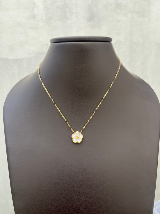 Daisy Enamel Flower pendant Necklace