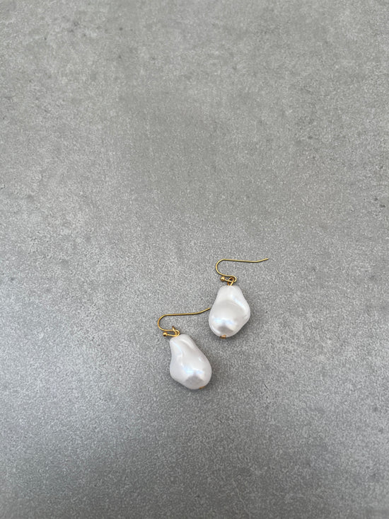 Irregular Pearl Dangler Earring