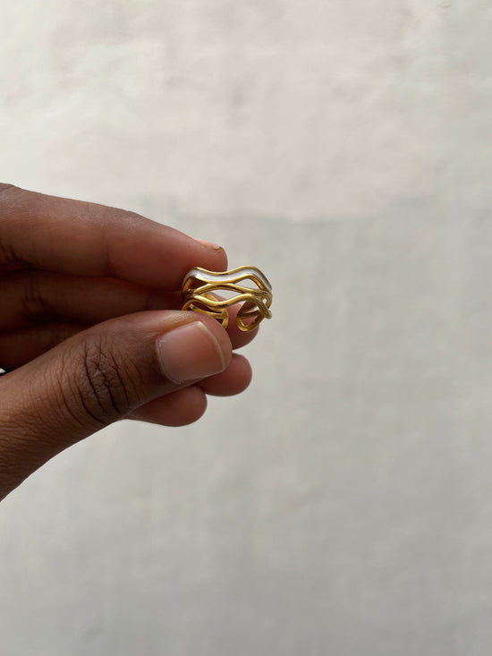 Waves white Enamel Finger Ring
