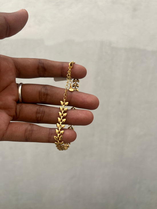 Circle of leaf chain bracelet