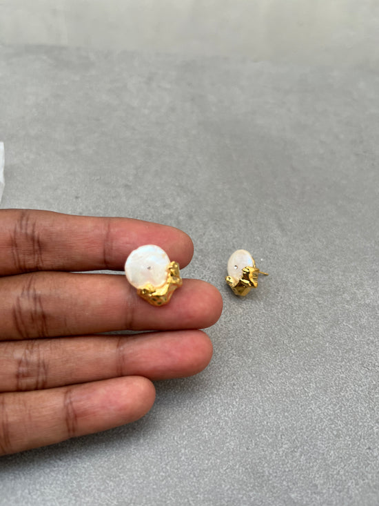 Molten Gold Pearl Dangler Earring