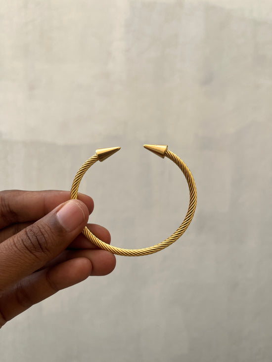 Arrow ended Gold Bracelet