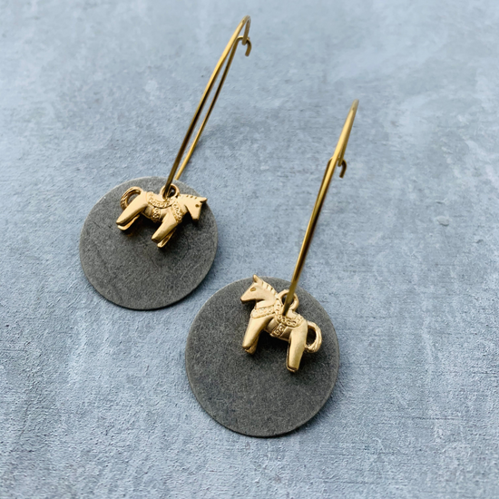 silver Disc and Horse