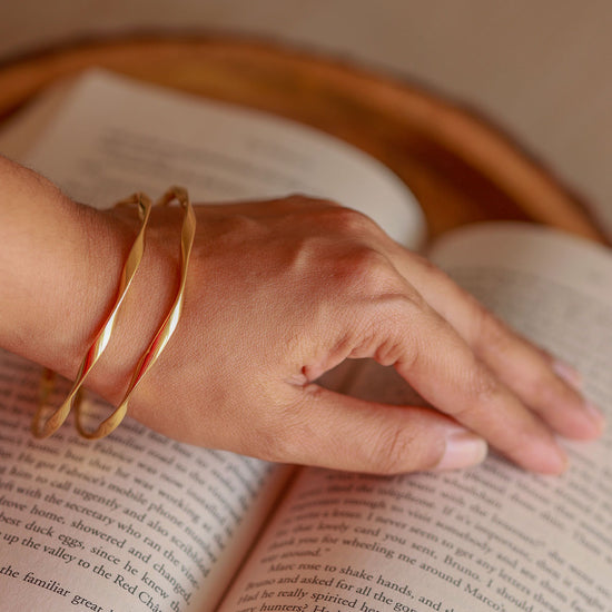Wavy shiny Bangle ( set of 2 Bangles )  Gold