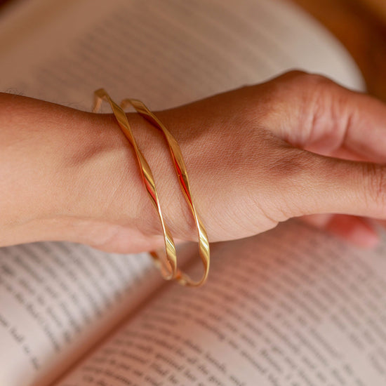 Wavy shiny Bangle ( set of 2 Bangles )  Gold