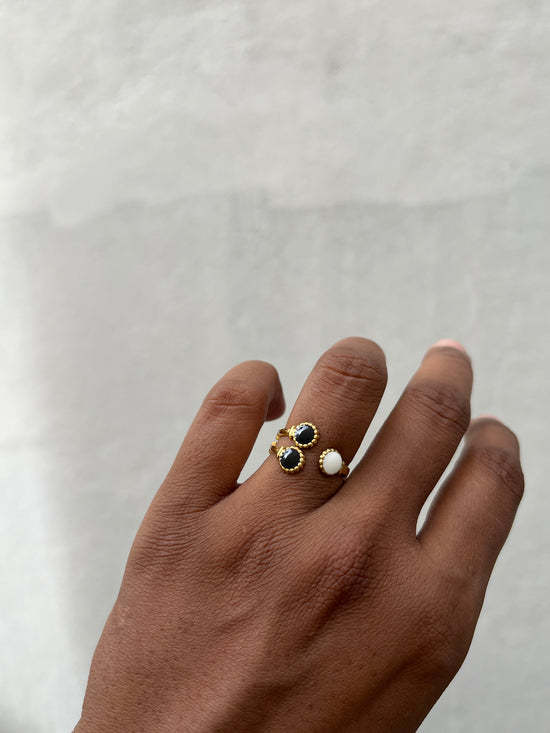 Black and White Three  Dots Finger Ring