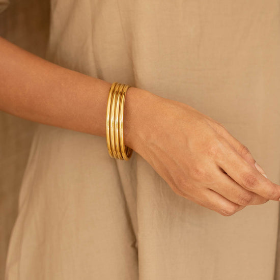 Shiny Gold Rounded Circle Bangle