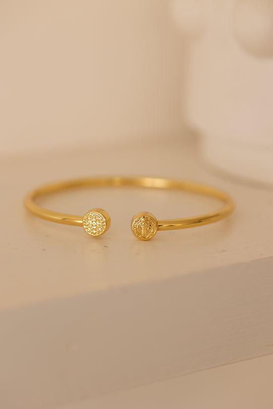 Engraved Circle end Bracelet