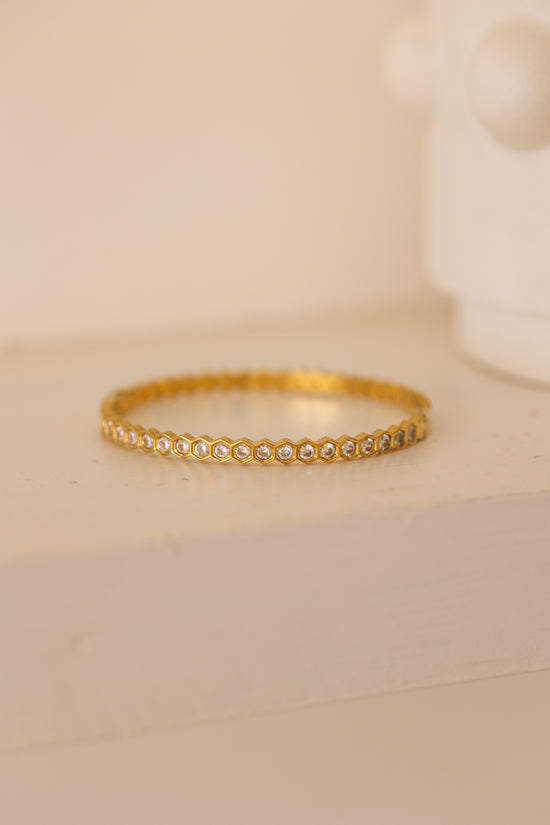 Studded cirlce Diamond Bracelet