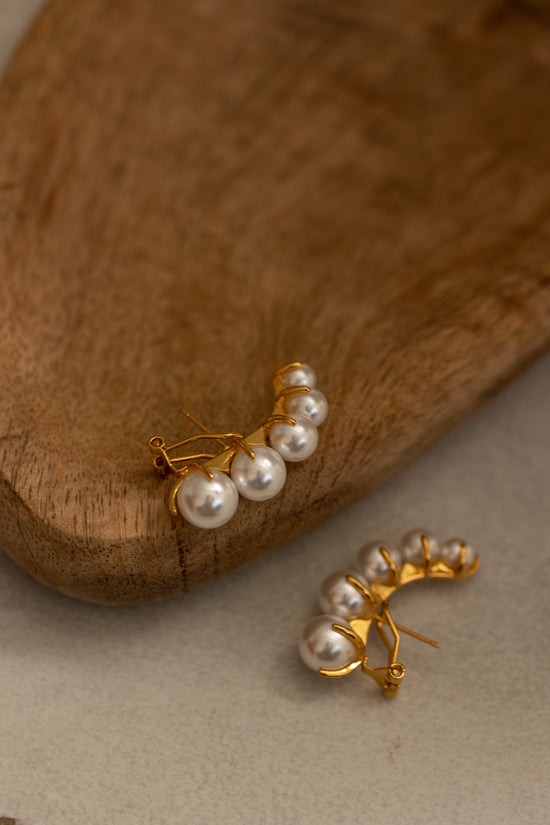 Curved Pearl Large Stud
