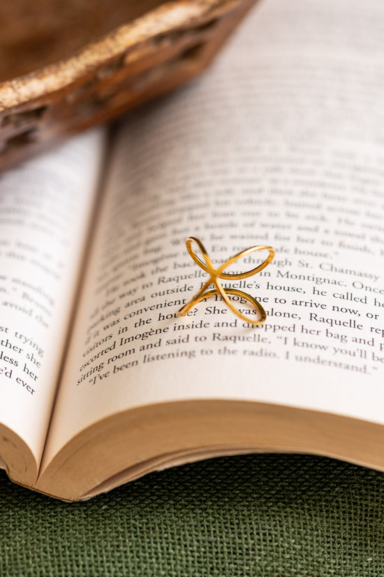 Crossed Finger Ring