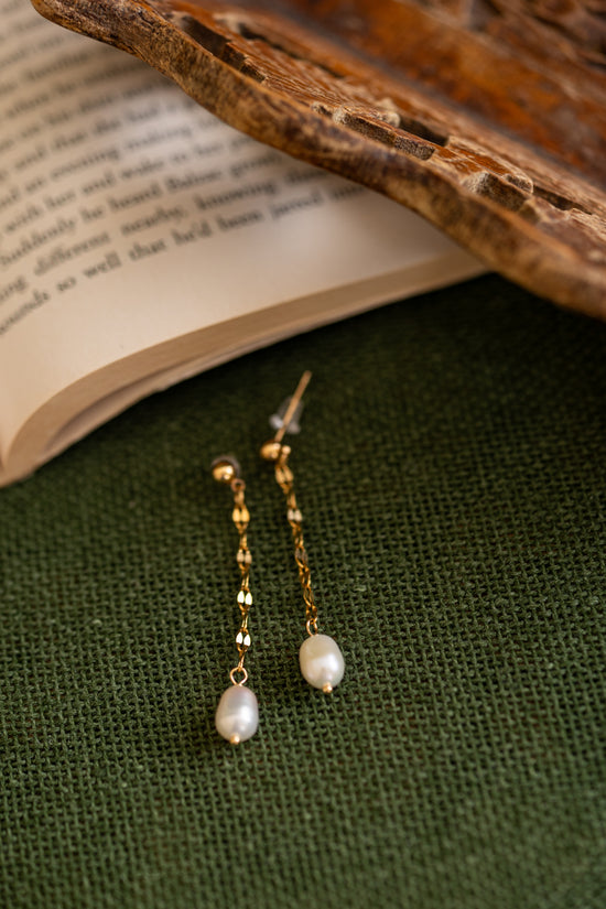 Pearl Drop Thread Earring