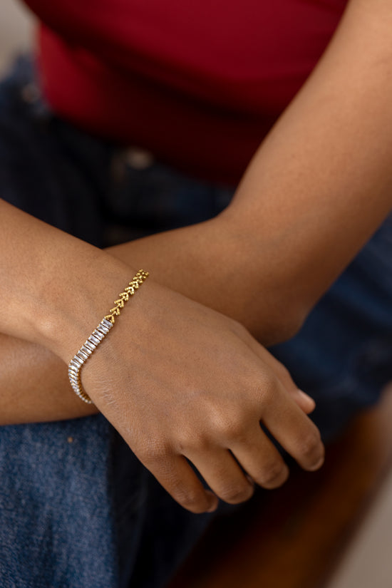 Leaf and Zircon Bar Studded Bracelet