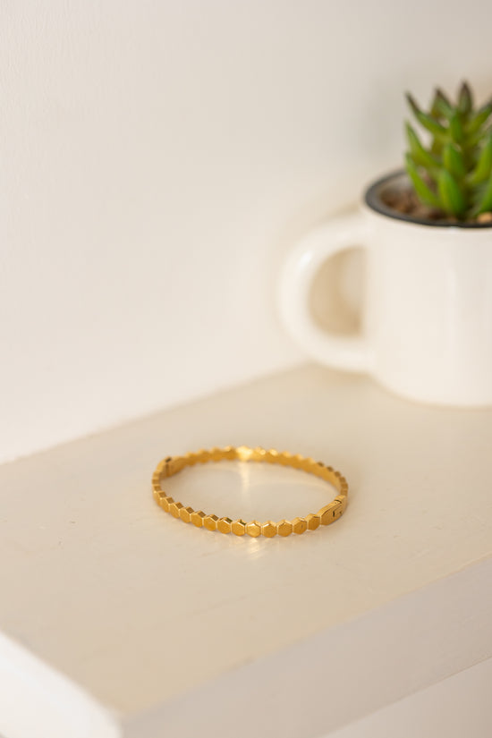 Honey Comb Flat Bracelet