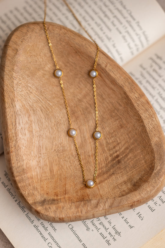 Row of Circled Pearl Necklace