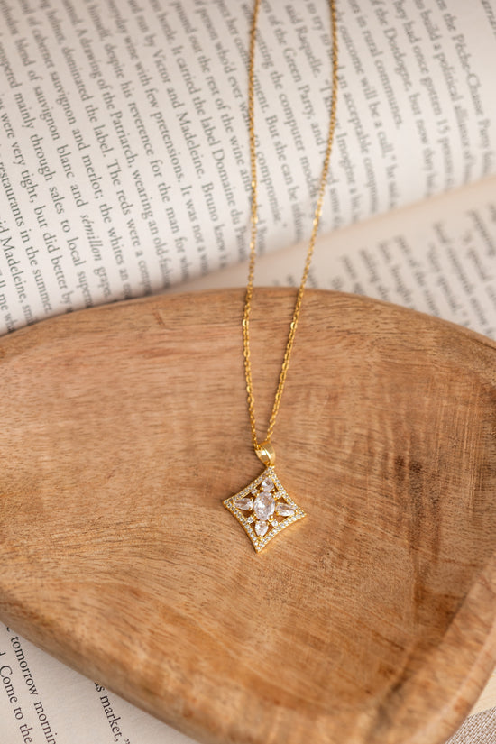 Diamond Outlined Studded Pendant Necklace