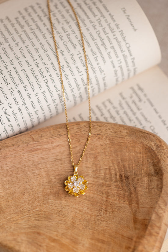 Curved in Flower Studded Pendant Necklace