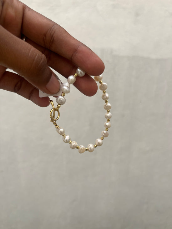 Irregular pearl bracelet