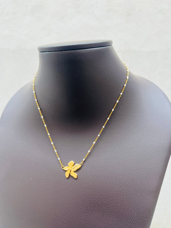 Small Daisy Flower Beaded Necklace