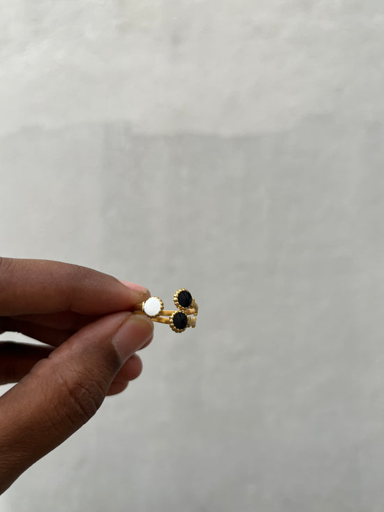 Black and White Three  Dots Finger Ring