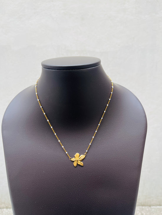 Small Daisy Flower Beaded Necklace