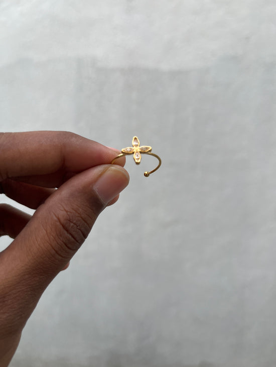 White Stone Petal Finger Ring