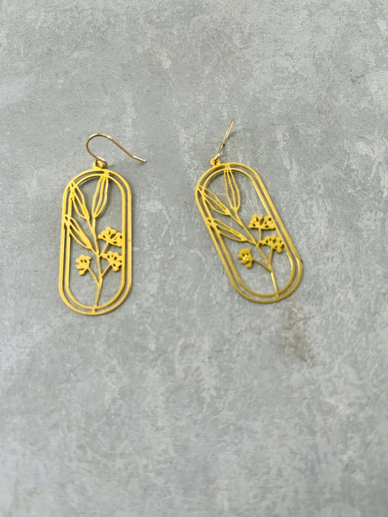 Flower and leaves in Oval earring