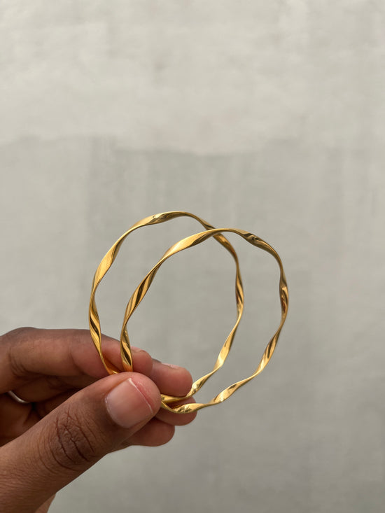 Wavy shiny Bangle ( set of 2 Bangles ) SIZE  2.6