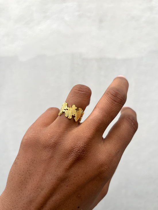 Row of Palm Leaf Finger Ring
