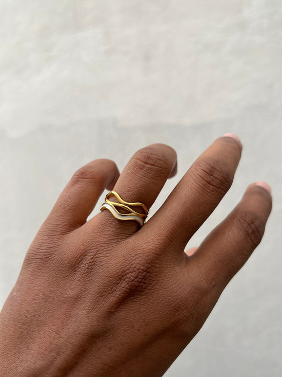 Waves white  Enamel Finger Ring