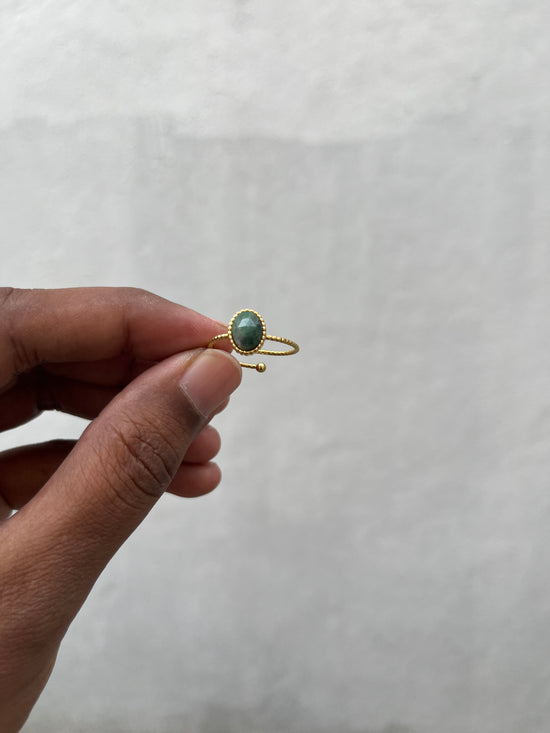 Green Stone Finger Ring