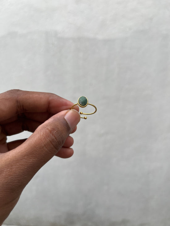 Green Stone Finger Ring