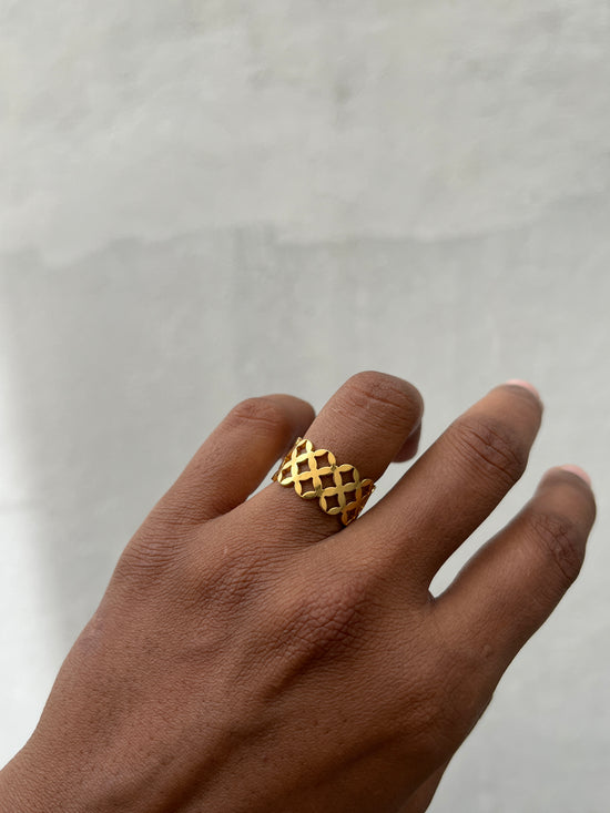 Crossed Diamond Band Finger Ring