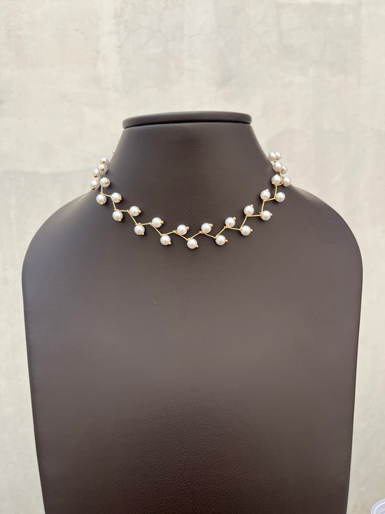 Pearl choker