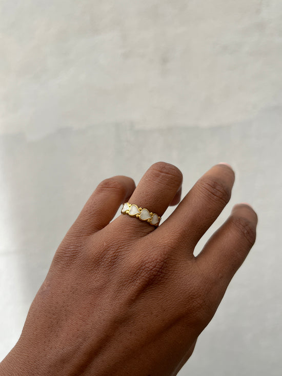 Heart Row White Finger Ring