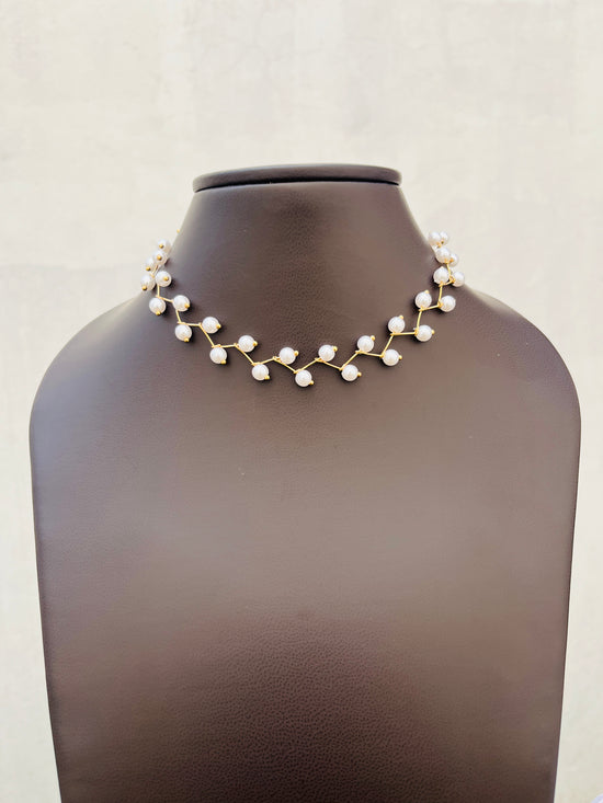 Pearl choker