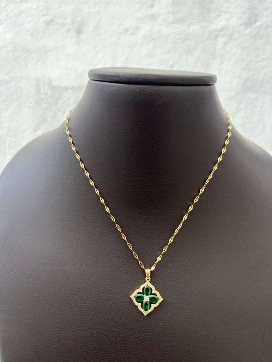 Green Stone Clover Necklace