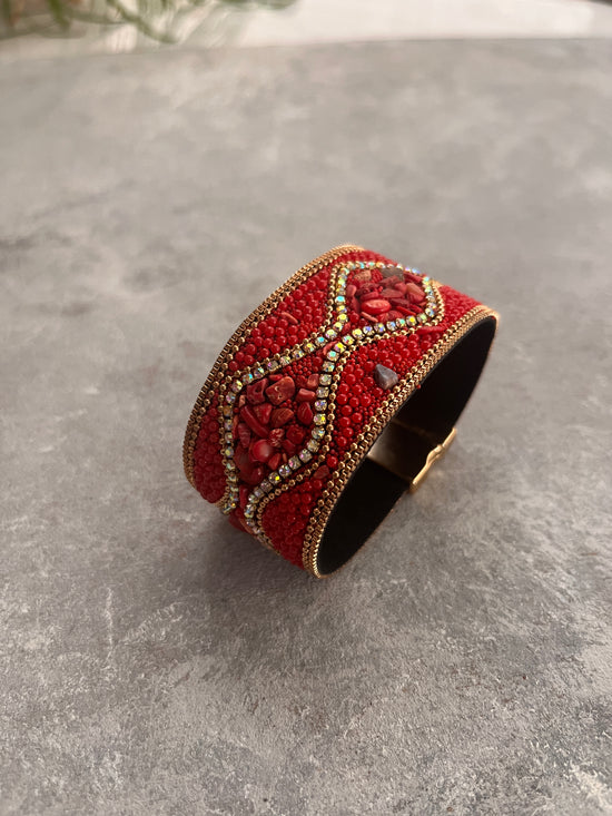 Beaded Red Bracelet with magnetic clap