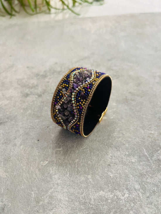 Beaded Purple Bracelet with magnetic clap