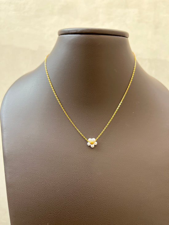 Small Pearl flower  Necklace