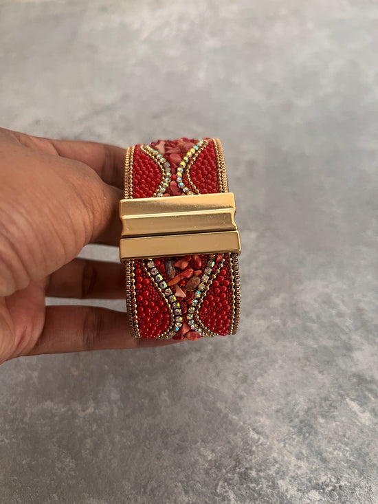 Beaded Red Bracelet with magnetic clap