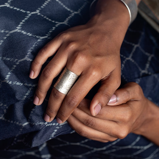 Large Hammered Cylindrical ring - Silver
