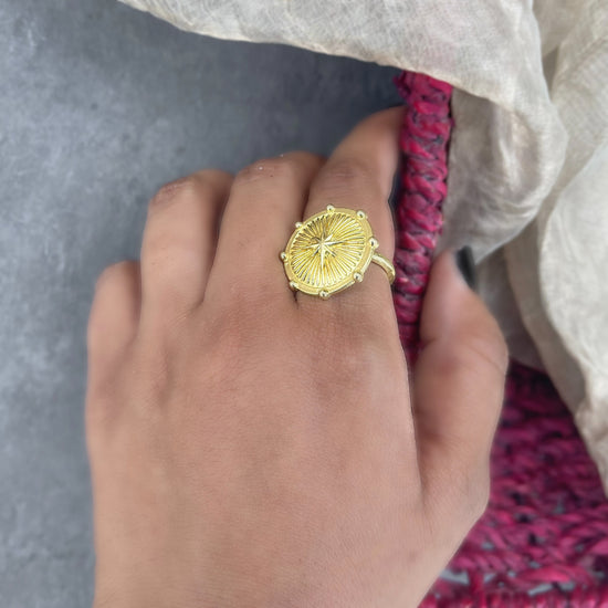 Star Disc Embedded Gold Ring