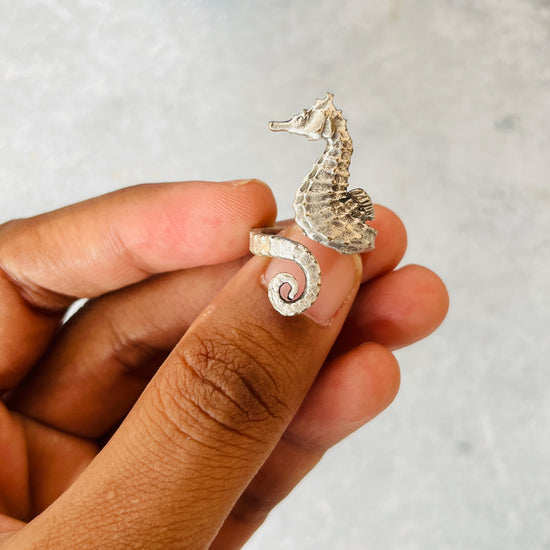 Sea Horse Ring Silver tone